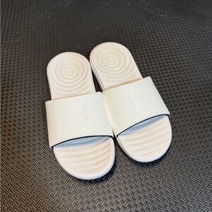 Under Armour Women’s White Slides size 6